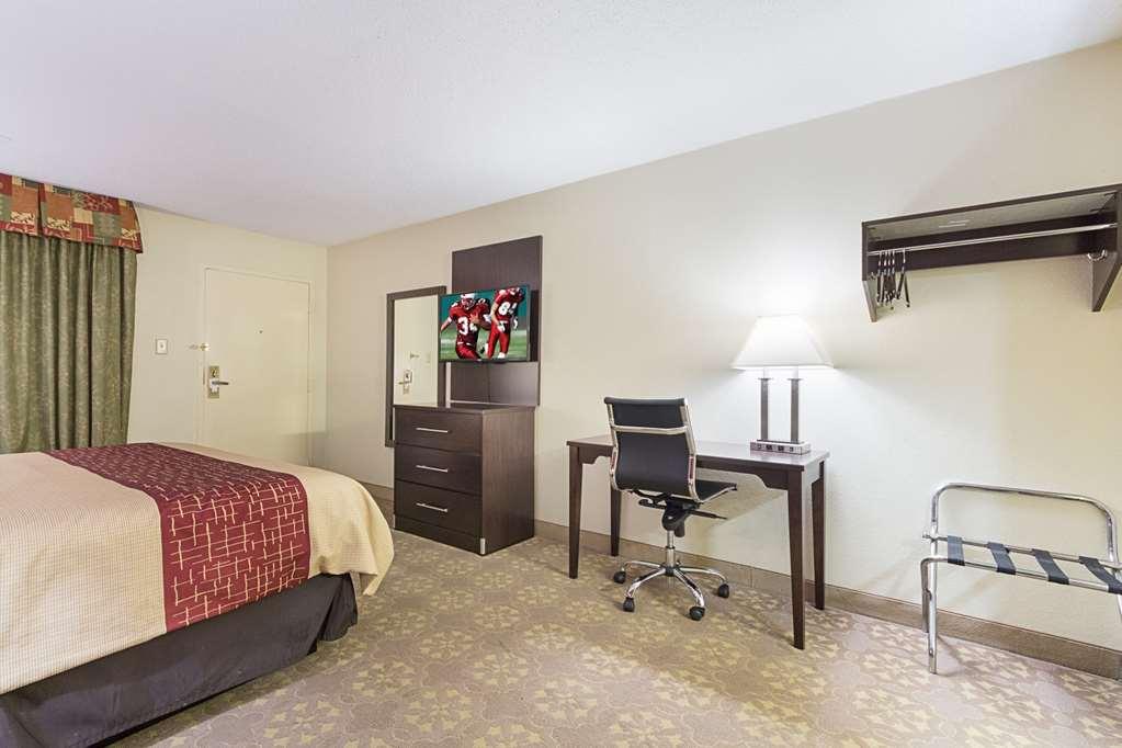 Red Roof Inn Plus+ Dallas - 애디슨 객실 사진